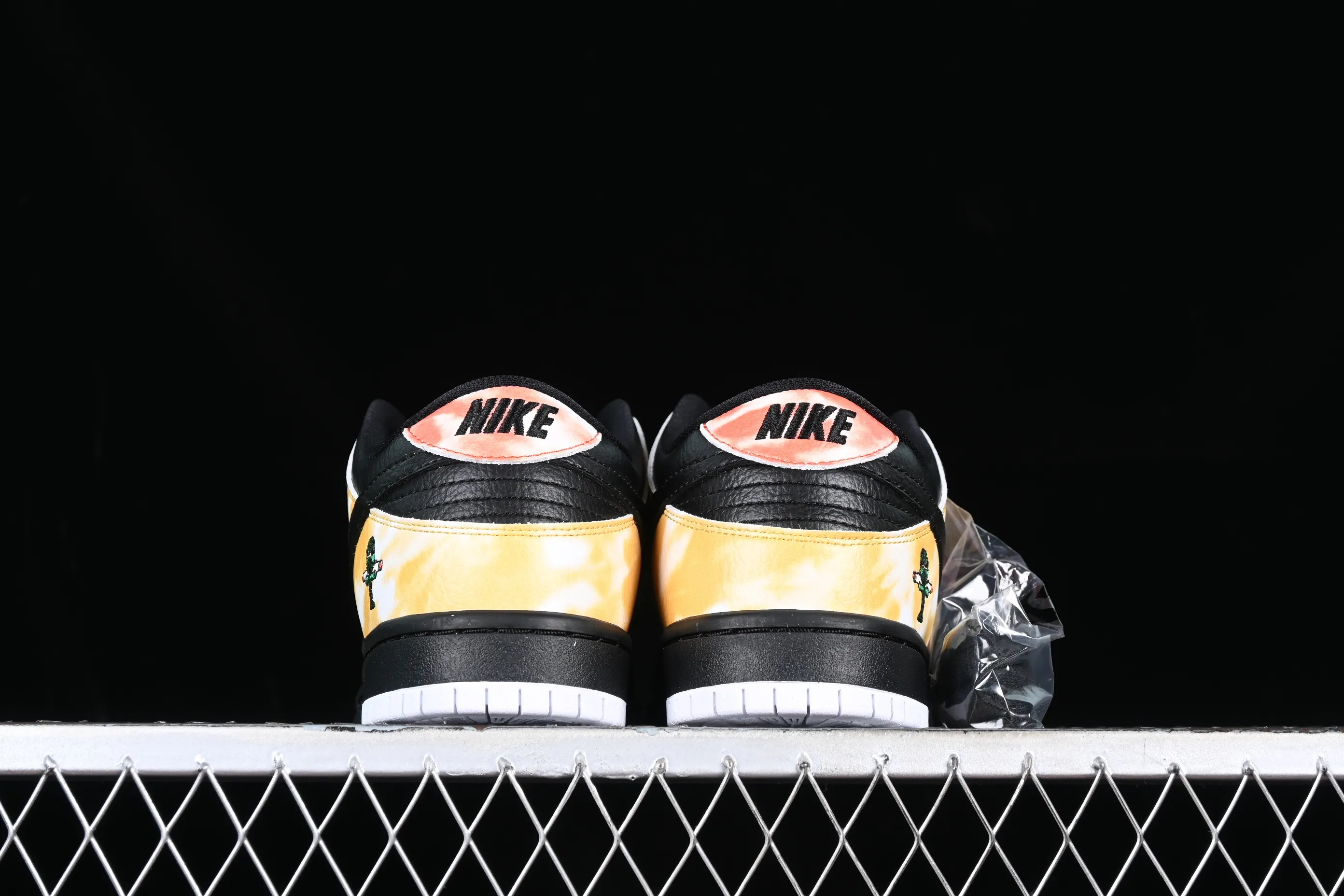 All categories Nk SB Dunk series Nk SB Dunk Low low-top sneakers Nk SB Dunk Low "Raygun" alien embroidery SB smashed backboard fashion casual sneakers BQ6832-001